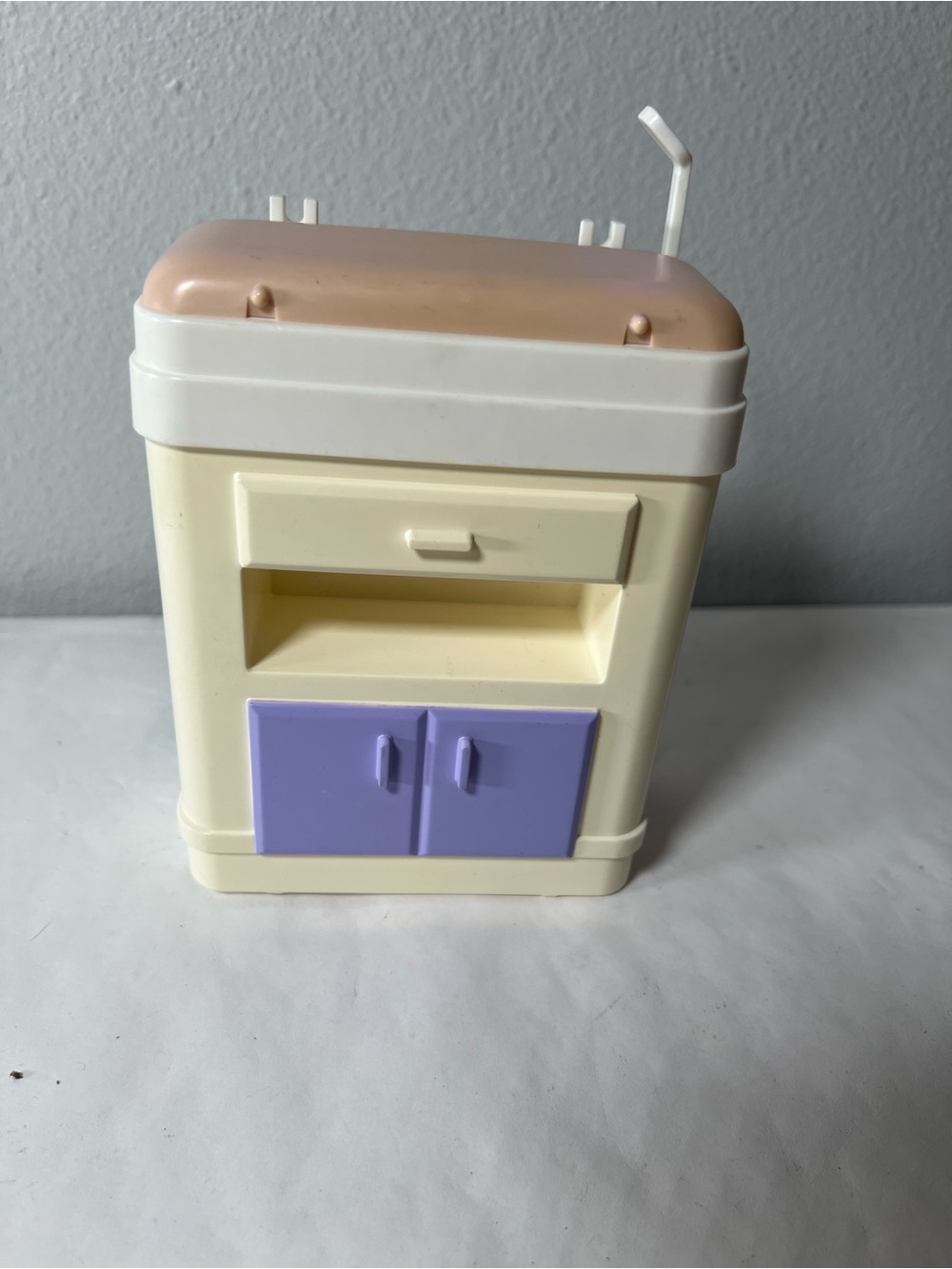 2002 Barbie Midge changing table